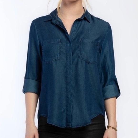 Saks Fifth Avenue Tops - Saks  Fifth Avenue button down shirt Size M